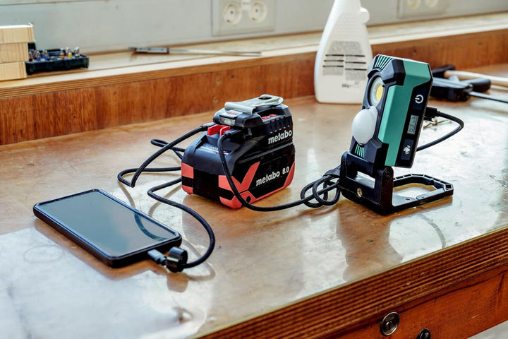 metabo Power-Charger PC 18-65 - 18 V Ladegerät & Powerbank mit LED-Licht, 65 W, schnell einsatzberei