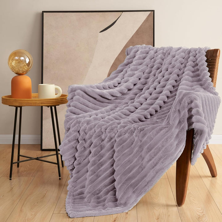 WAVVE Kuscheldecke Flauschig Decke - 150x200cm - Grauviolett - Weiche Flanell Fleecedecke, Sofadecke