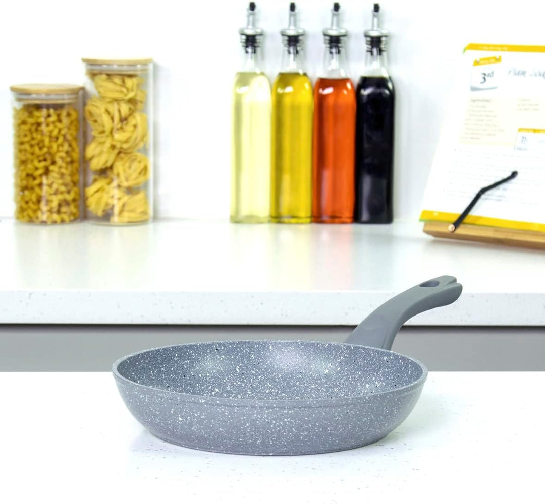 Blackmoor Bratpfanne | 24cm Grau | Antihaft und Kratzfest | Cool-Touch-Griffe | Geeignet für Indukti