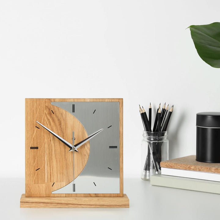Kreative Feder Designer-STANDUHR „Silvermoon“ aus Eichenholz – analoge TISCHUHR ohne Tickgeräusche (