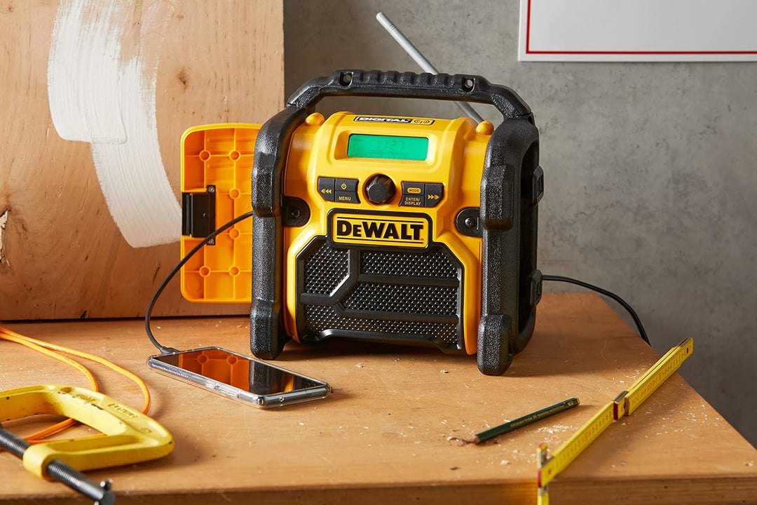 DeWalt Akku- und Netz-Radio/ Baustellen-Radio (DAB(DAB(+)/FM Stereo/FM, für 10,8 - 18 V, 3.5 mm Aux
