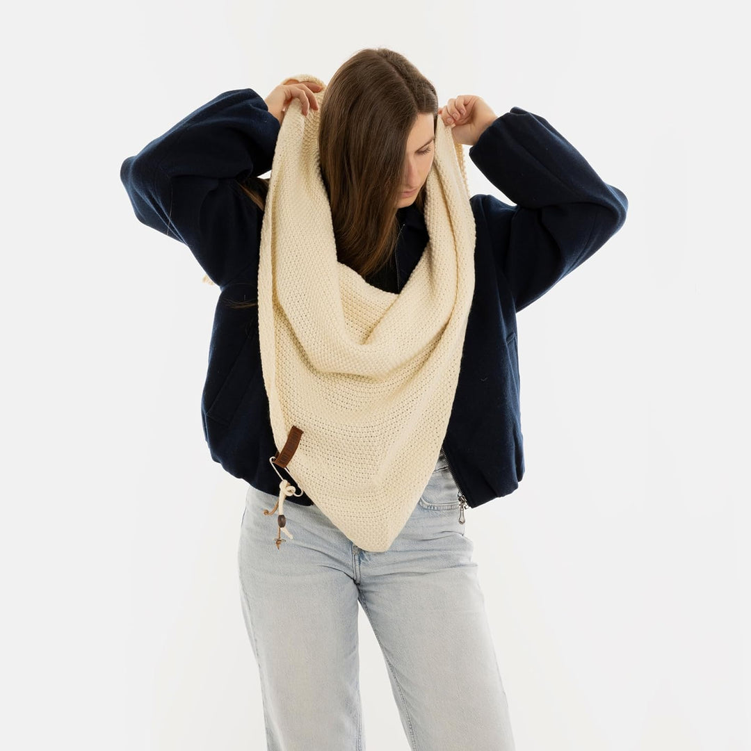 KNIT FACTORY - Dreiecksschal Coco - Damen Strickschal mit Wolle - Umschlagtuch für den Herbst und Wi