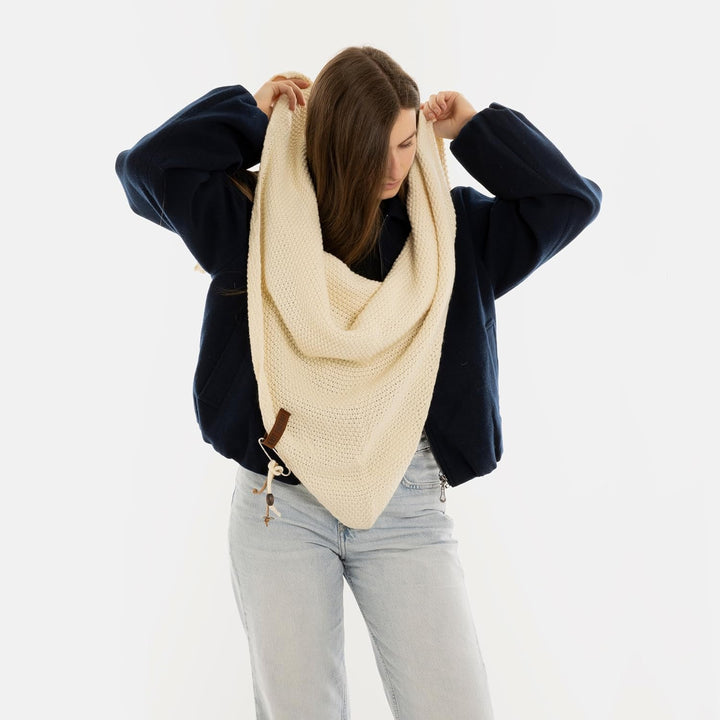 KNIT FACTORY - Dreiecksschal Coco - Damen Strickschal mit Wolle - Umschlagtuch für den Herbst und Wi