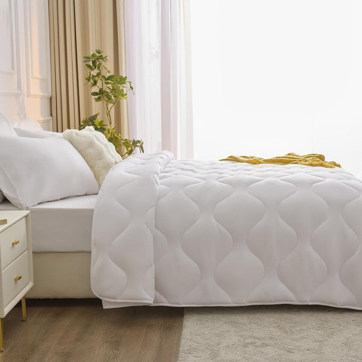 WAVVE Bettdecke 240x260 cm Ganzjahresdecke 4 Jahreszeiten, Steppdecke 270gsm Mikrofaser 260x240, Sup