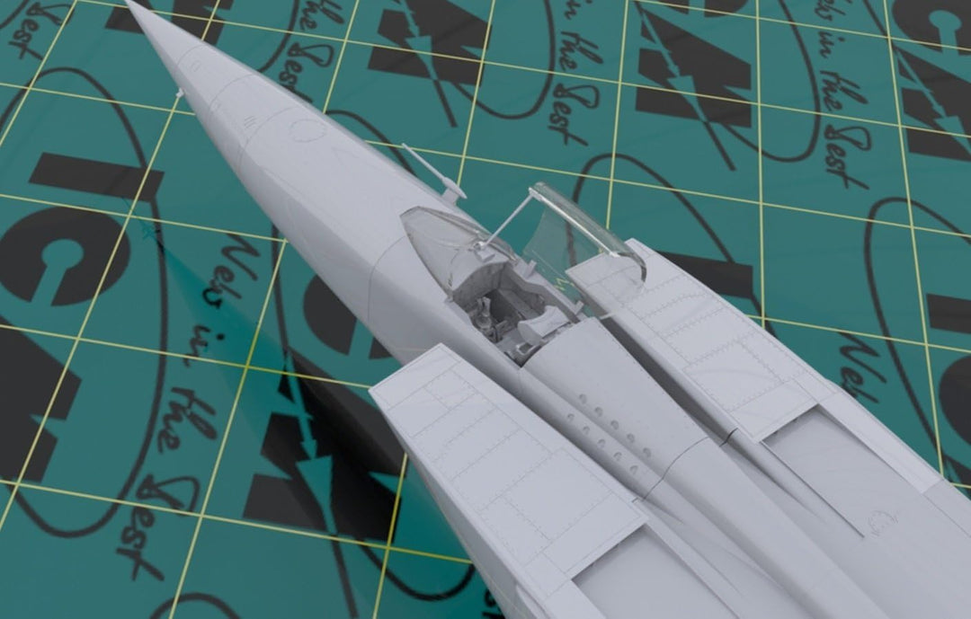 ICM 48904 Modellbausatz MiG-25 RBF, Soviet Reconnaissance Plane, Schwarz