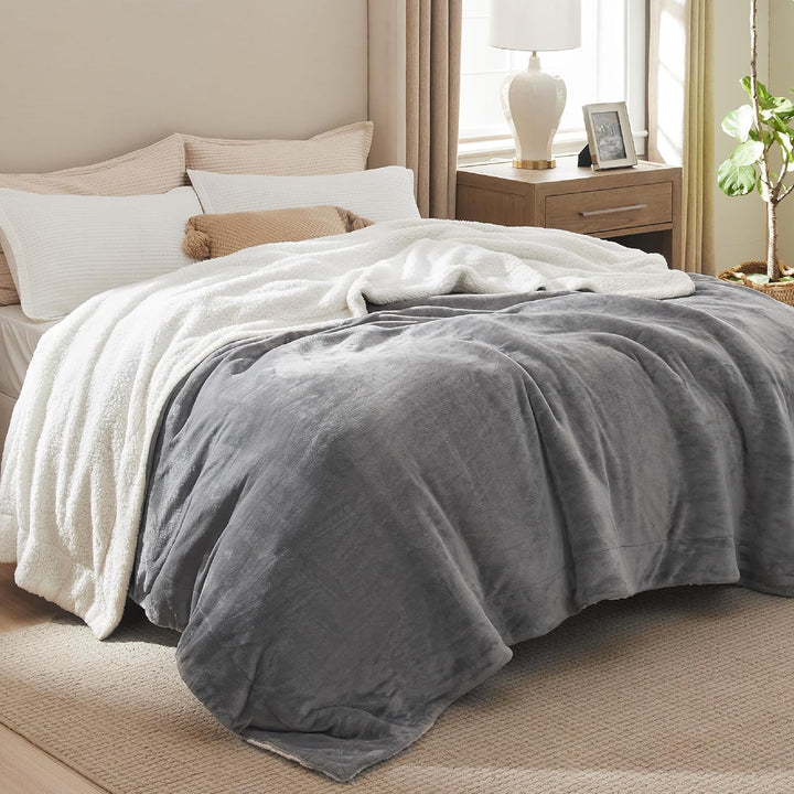 BEDSURE Decke Sofa Kuscheldecke Grau - warm Sherpa Sofaüberwurf Decke, Dicke Sofadecke Couchdecke, 2