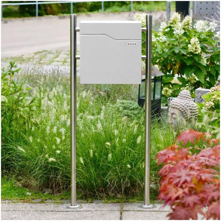 Metzler Standbriefkasten in Verkehrsweiss - Pulverbeschichtet & mit Zeitungsfach - Inkl. Edelstahl S