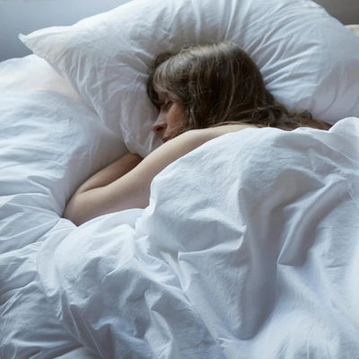 FOSSFLAKES Nordic Sleep by Kissen Mittel Hoch - Komfortkissen für Seitenschläferkissen, Nackenstützk