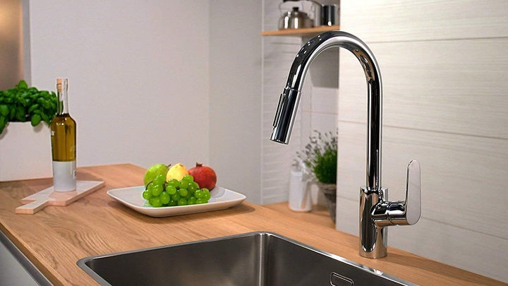 hansgrohe Focus Küchenarmatur (Wasserhahn Küche mit Schlauchbox, 150° schwenkbar, ausziehbare Brause