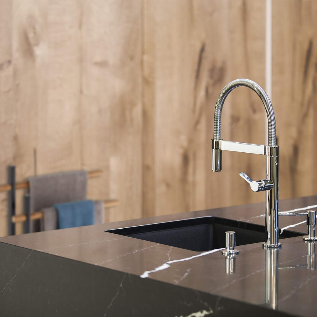 Relaxdays Handtuchhalter zweiarmig, Bambus Handtuchstangen, Handtuchständer, Metall, HBT 85,5x45x22,