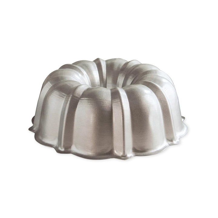 Nordic Ware Leckerli Gugelhupfform für 12 Tassen, 51172, Light Champagne, Gugelhupf