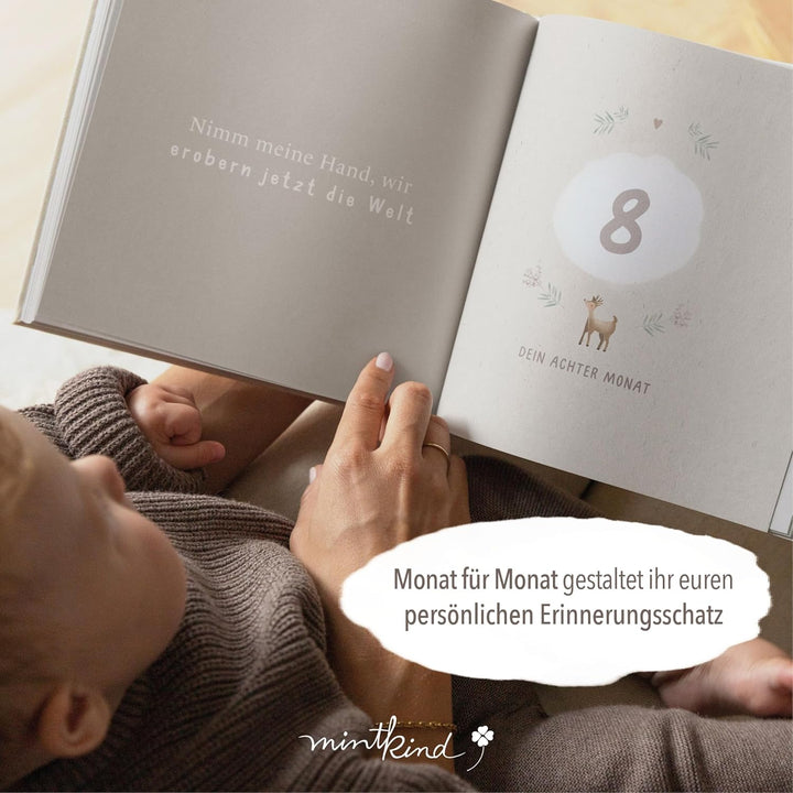 mintkind® Mein erstes Jahr Babyalbum Pattern Salbei – sanftes Babytagebuch mit 176 Seiten und Sticke