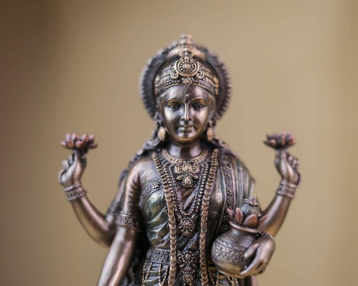 SHIVAJI ARTS Lakshmi Statue, 26 CM Grosse stehende Göttin Lakshmi Idol, Laxmi Idol Hindu-Göttin des