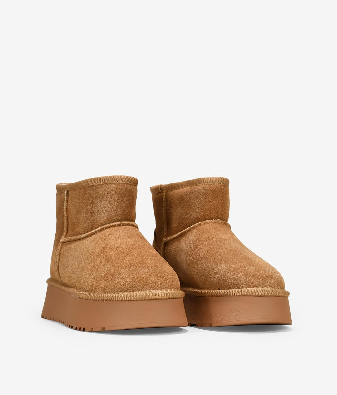 BOSANOVA Stiefeletten im australischen Stil aus Spaltleder mit mittlerem Schaft von 12 cm, Logo-Deta