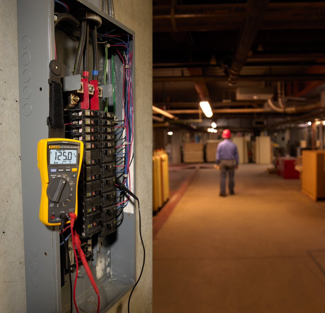 Fluke 117 Multimeter für Elektriker, Electrician Multimeter and Clamp Meter Combo Kit, 1 Fluke 117 V