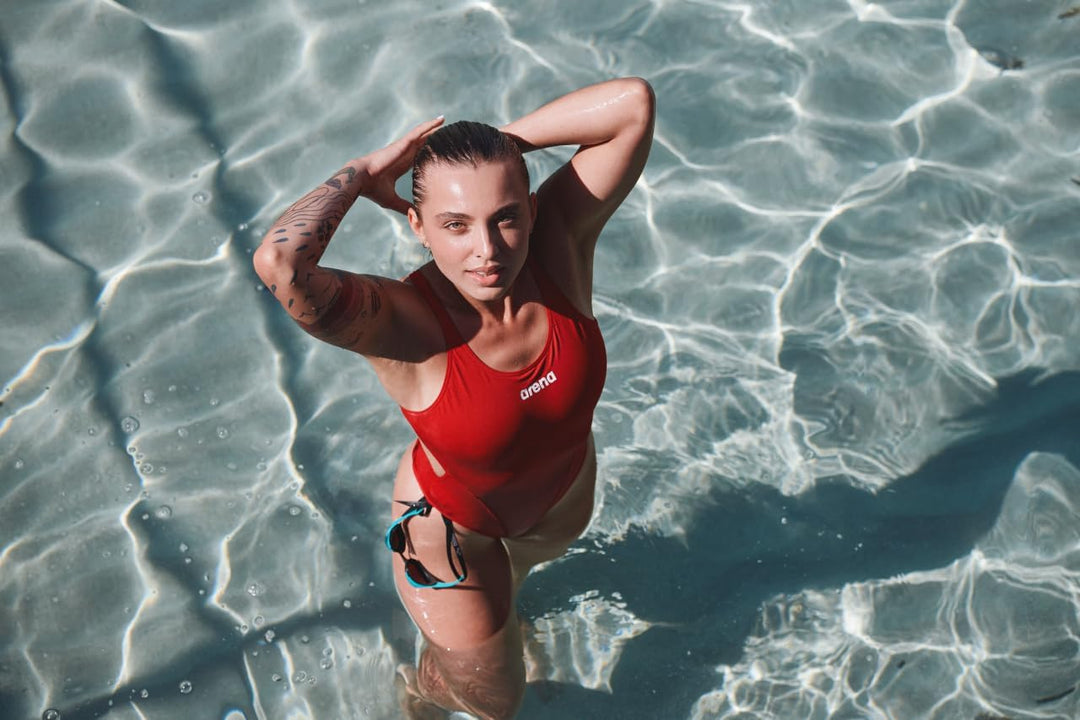 ARENA Damen Women's Team Swimsuit Swim Tech Solid Badeanzüge (1er Pack) 30 Navy-white, 30 Navy-white