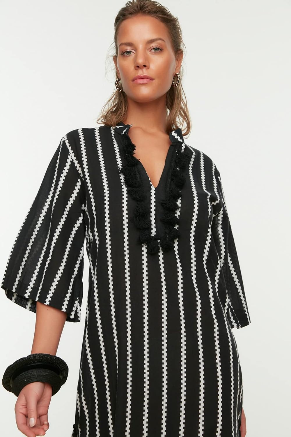 TRENDYOL Damen Gestreifter Quaste detaillierter Voile Kimono & Kaftan S Schwarz, S Schwarz