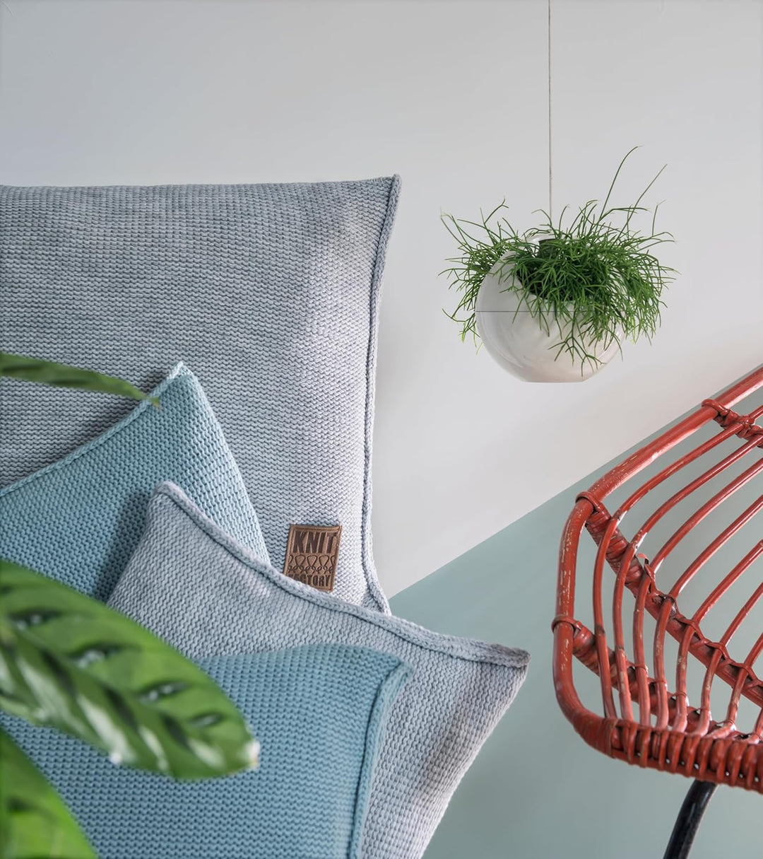 KNIT FACTORY - Uni Zierkissen - Rechteckige Sofa Kissen - Grau - Gestrickter Dekokissen - Couchkisse