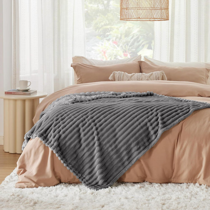 BEDSURE Kuscheldecke für Zimmer Deko - Wolldecke & Fleecedecke, Sofadecke, Weiche Warme Grobe Kordde