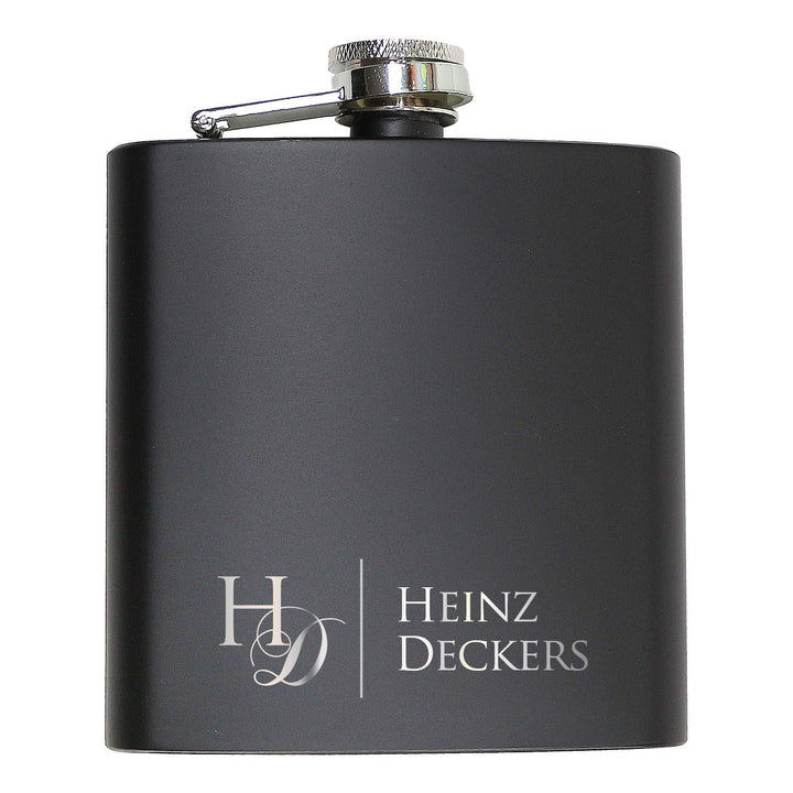 Pixelstudio Edler Flachmann, Schwarz 6oz mit Gravur von Wunsch Initialen und Namen | Geschenk für Mä