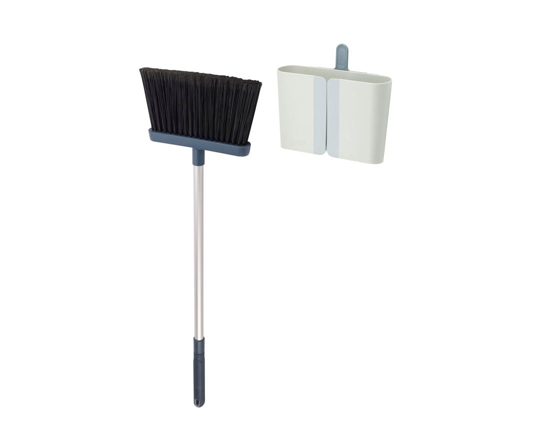 Joseph Joseph CleanStore Wandmontierter, Besen mit langem verstellbar Stiel und Besenabdeckung, Bode