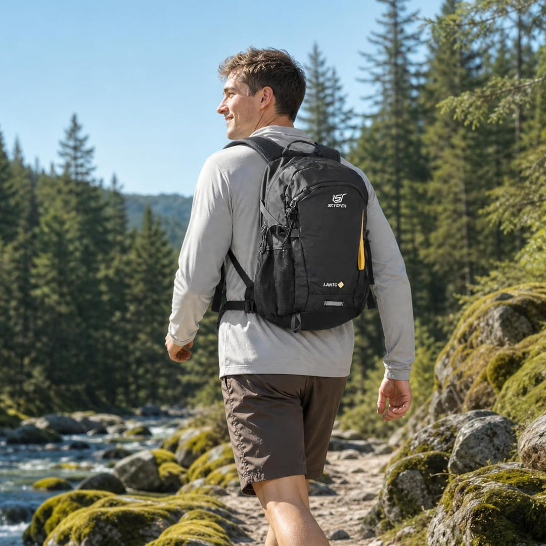 SKYSPER Leicht Wanderrucksack Klein Rucksack mit Rückenbelüftung Trekkingrucksack aus atmungsaktivem