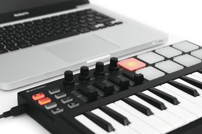 Omnitronic KEY-288 MIDI-Controller | USB-MIDI-Controller mit 25 Tasten, 8 Pads, je 4 Regler und Fade