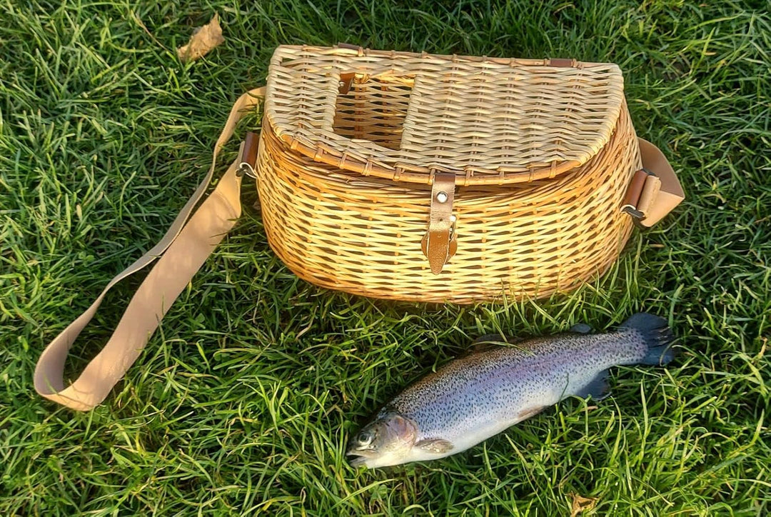 Fliergenfischer-Korb Anglerkorb aus Weide, Wicker Fischkorb, geflochtener Fischerkorb, mit Riemen, W