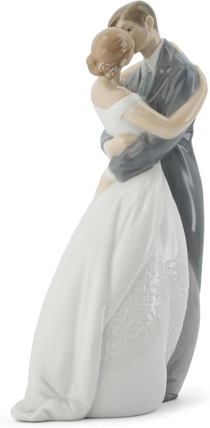 NAO Porcelain by Lladro A KISS Forever (Bride & Groom, Marriage, Wedding, Collection) 2001613