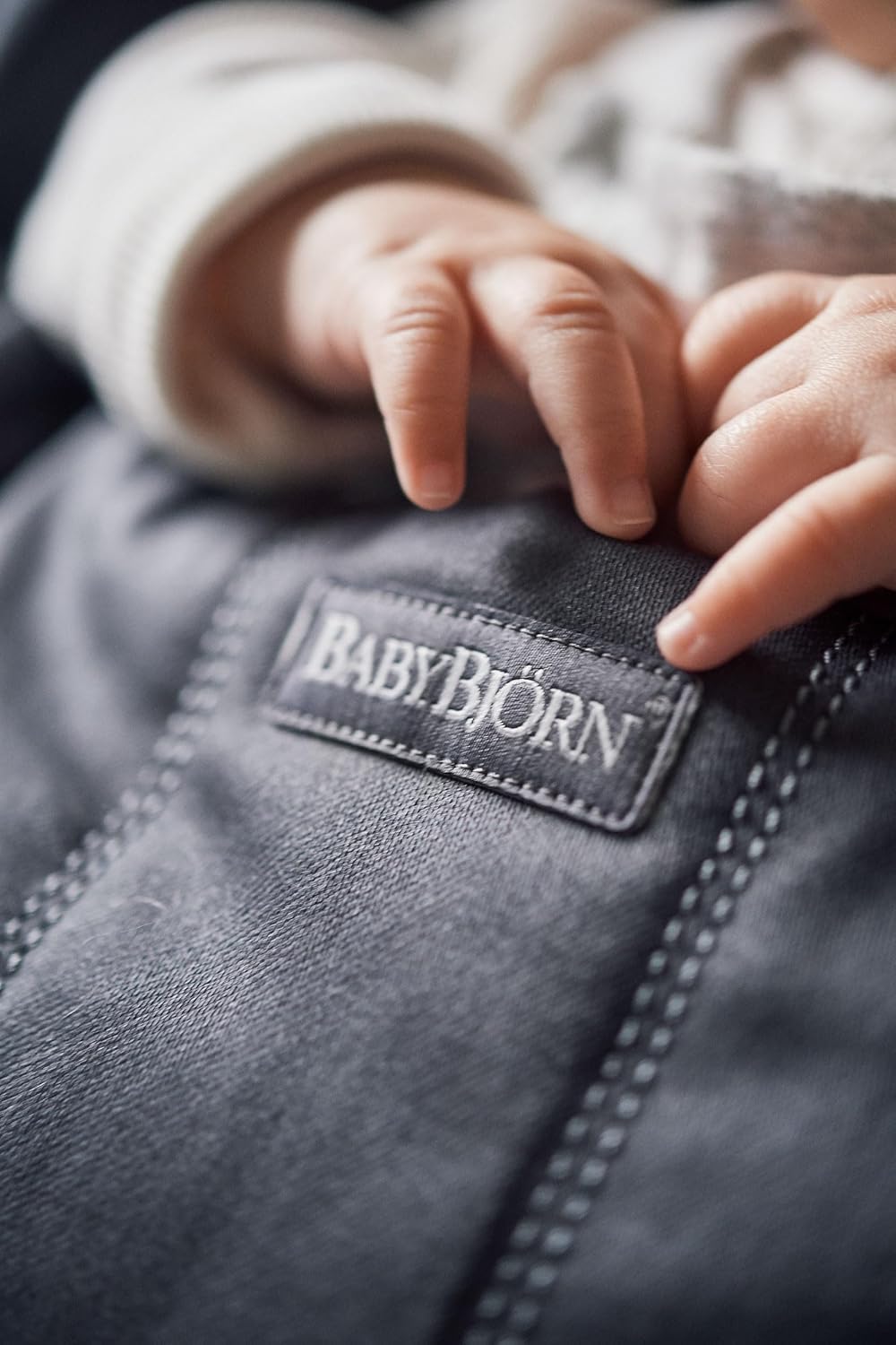 BabyBjörn Babywippe Bliss, Gewebt, Klassische Steppung ,Anthrazitgrau