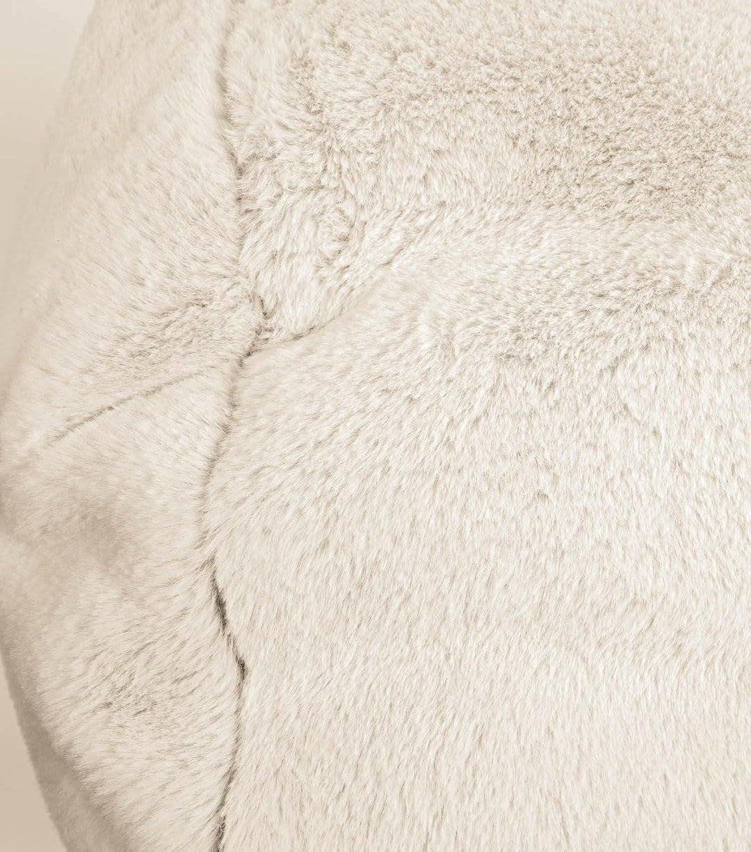 mokebo Pouf XL aus Kunstfell 'Der Flauschige', Flauschiger Fusshocker oder Sitzpouf in Faux fur in B