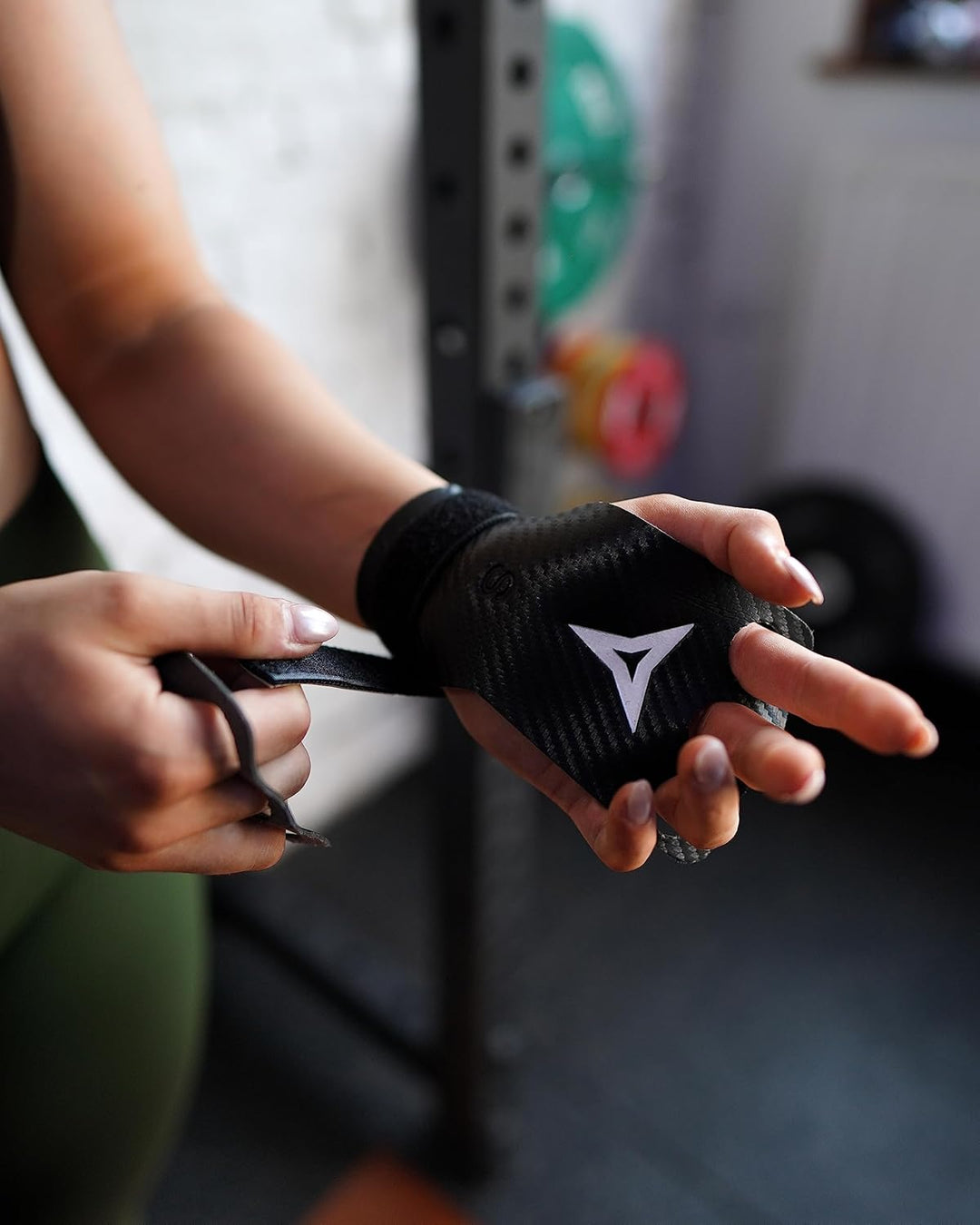 BREAKING LIMITS Crossfit Grips - Carbon-Mikrofaser-Fitness-Handschuhe mit 3 Fingerlöchern - Handschu
