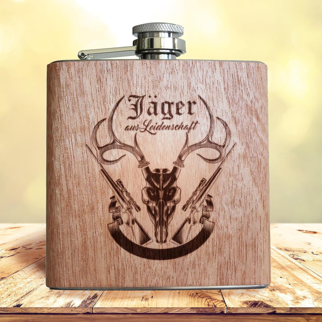 Pixelstudio Holz Flachmann Jäger 6oz | Mit Gravur und Spruch. Geschenk Idee für Männer Jagd Hirsch G