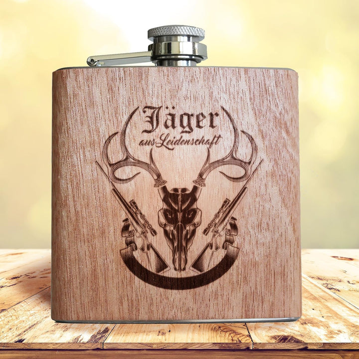 Pixelstudio Holz Flachmann Jäger 6oz | Mit Gravur und Spruch. Geschenk Idee für Männer Jagd Hirsch G