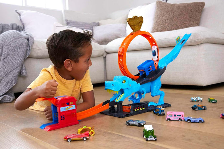 Hot Wheels Autorennbahn T-Rex Angriff, Geschicklichkeitsspiel durch genaues Timing und Zielen, mit L