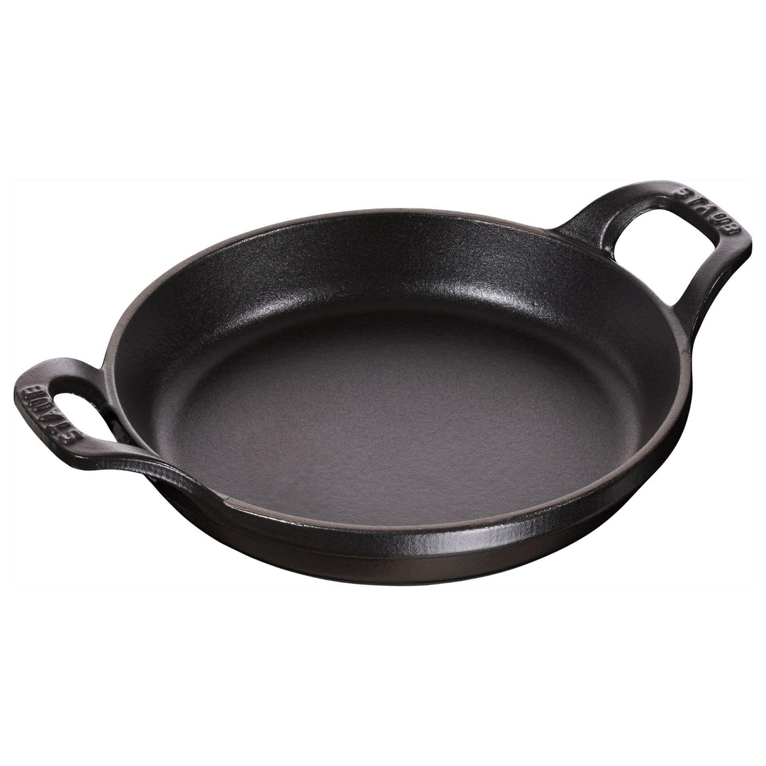 Staub 1302023 stapelbare Auflaufform, rund 20 cm, 0,75 L mit mattschwarzer Emaillierung im Inneren d