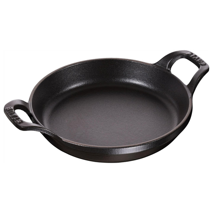 Staub 1302023 stapelbare Auflaufform, rund 20 cm, 0,75 L mit mattschwarzer Emaillierung im Inneren d