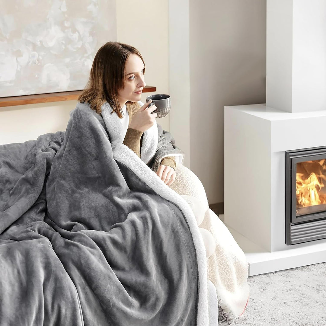 BEDSURE Decke Sofa Kuscheldecke Grau - warm Sherpa Sofaüberwurf Decke gross, Dicke Sofadecke Couchde