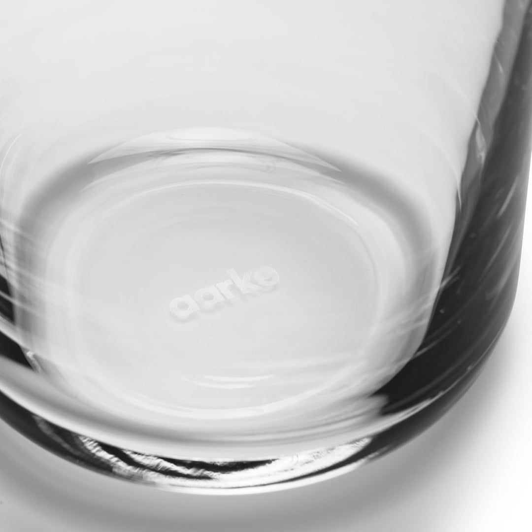 AARKE Nesting Carafe, Kristallglaskaraffe (1,1 Liter) + Edelstahl-Barlöffel, Karaffe