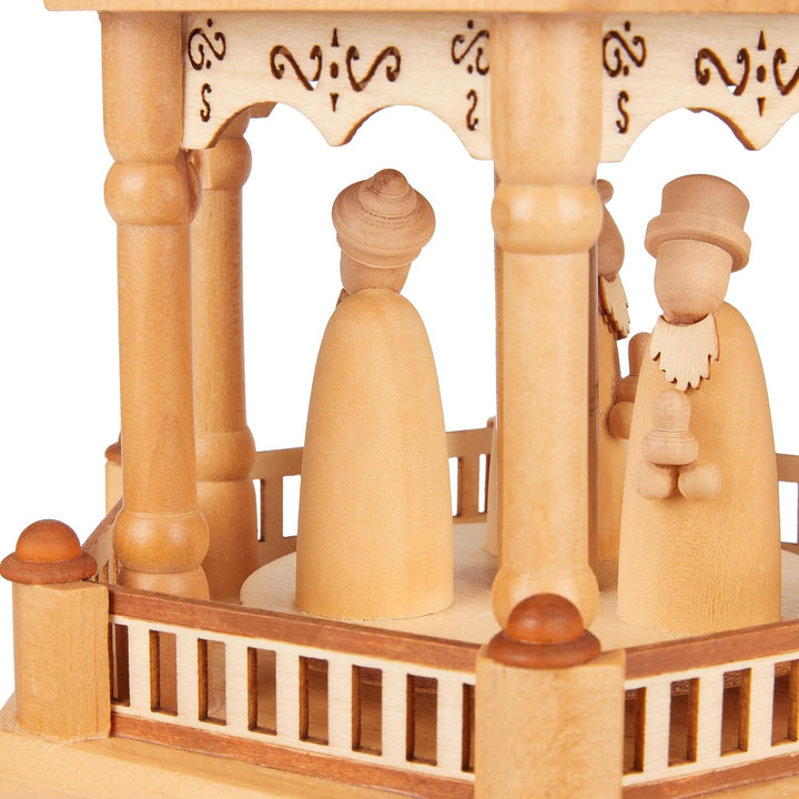 BRUBAKER Weihnachtspyramide aus Holz inkl. 50er Pack Pyramidenkerzen Rot - 55 cm grosse Holzpyramide
