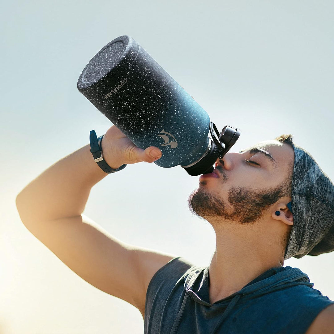 Coolflask Isolierte Wasserflasche 2L, Halbe Gallone Wasserkrug mit Strohhalm & 3 Deckel, Grosse Isol