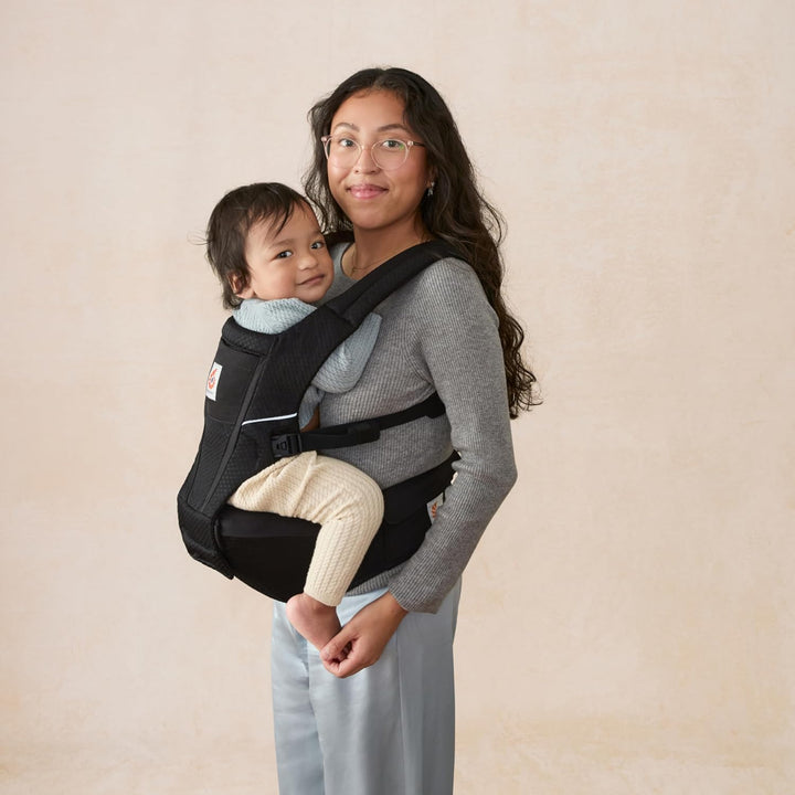 Ergobaby Alta Hip Seat Babytrage mit Babyhüftsitz für Babys und Kleinkinder ab 4 Monaten (5,5 kg - 2