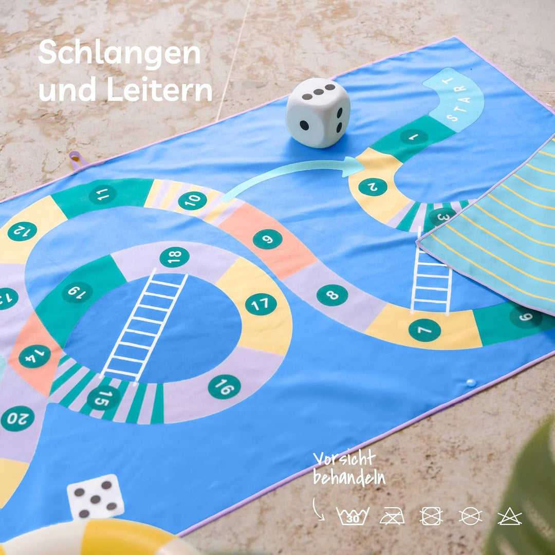 Quut – Strand-/Poolhandtuch für Kinder mit Spiel – Ultraschnell trocknende Mikrofaser, sandfrei – ko