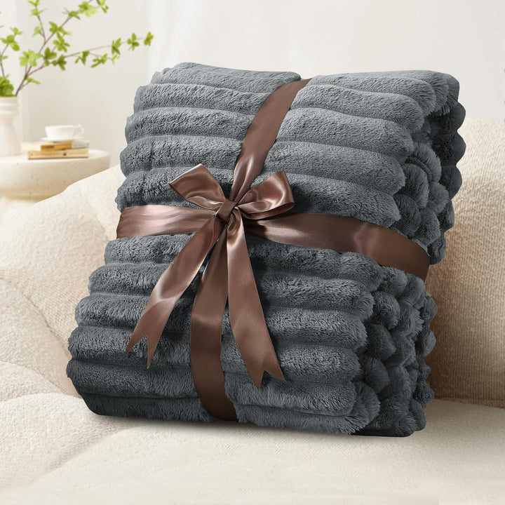 RUIKASI Kuscheldecke Flauschig Decke Grau - 130x150cm Fleecedecke Sofadecke Couchdecke für Wohnzimme