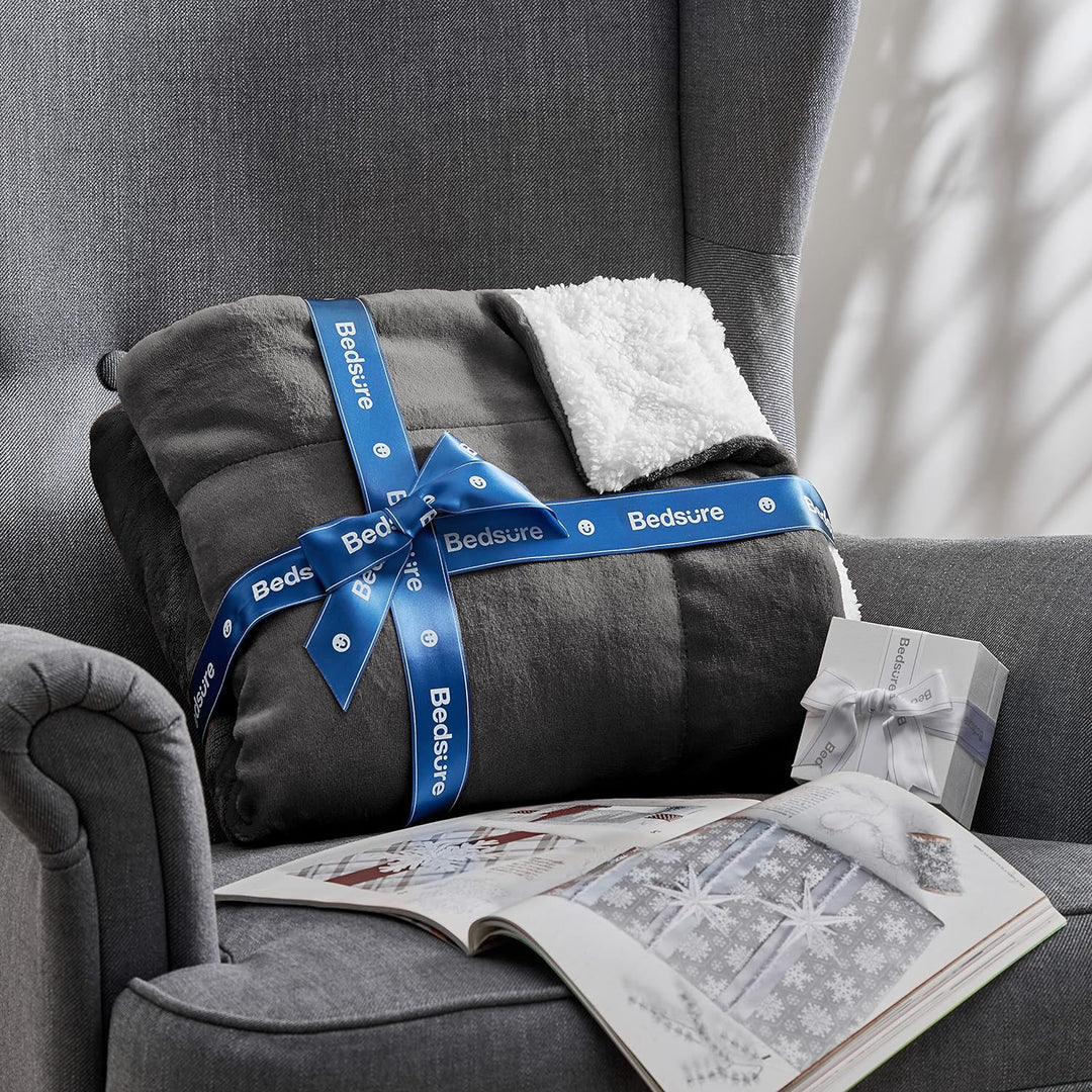 BEDSURE Decke Sofa Kuscheldecke Anthrazit - warm Sherpa Sofaüberwurf Decke, Dicke Sofadecke Couchdec