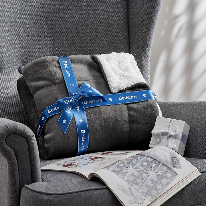 BEDSURE Decke Sofa Kuscheldecke Anthrazit - warm Sherpa Sofaüberwurf Decke, Dicke Sofadecke Couchdec