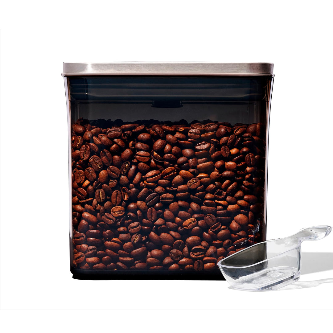 OXO Steel Coffee POP-Behälter mit Schaufel – 1,6 l luftdichte Aufbewahrung, Edelstahldeckel, getönte