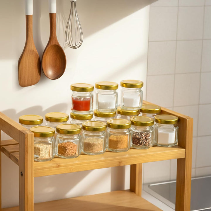 Youyijia 50er Set Mini Honiggläser, 1,5oz Hexagon-Glasflaschen mit Holz-Dipper, Goldener Deckel, Bie