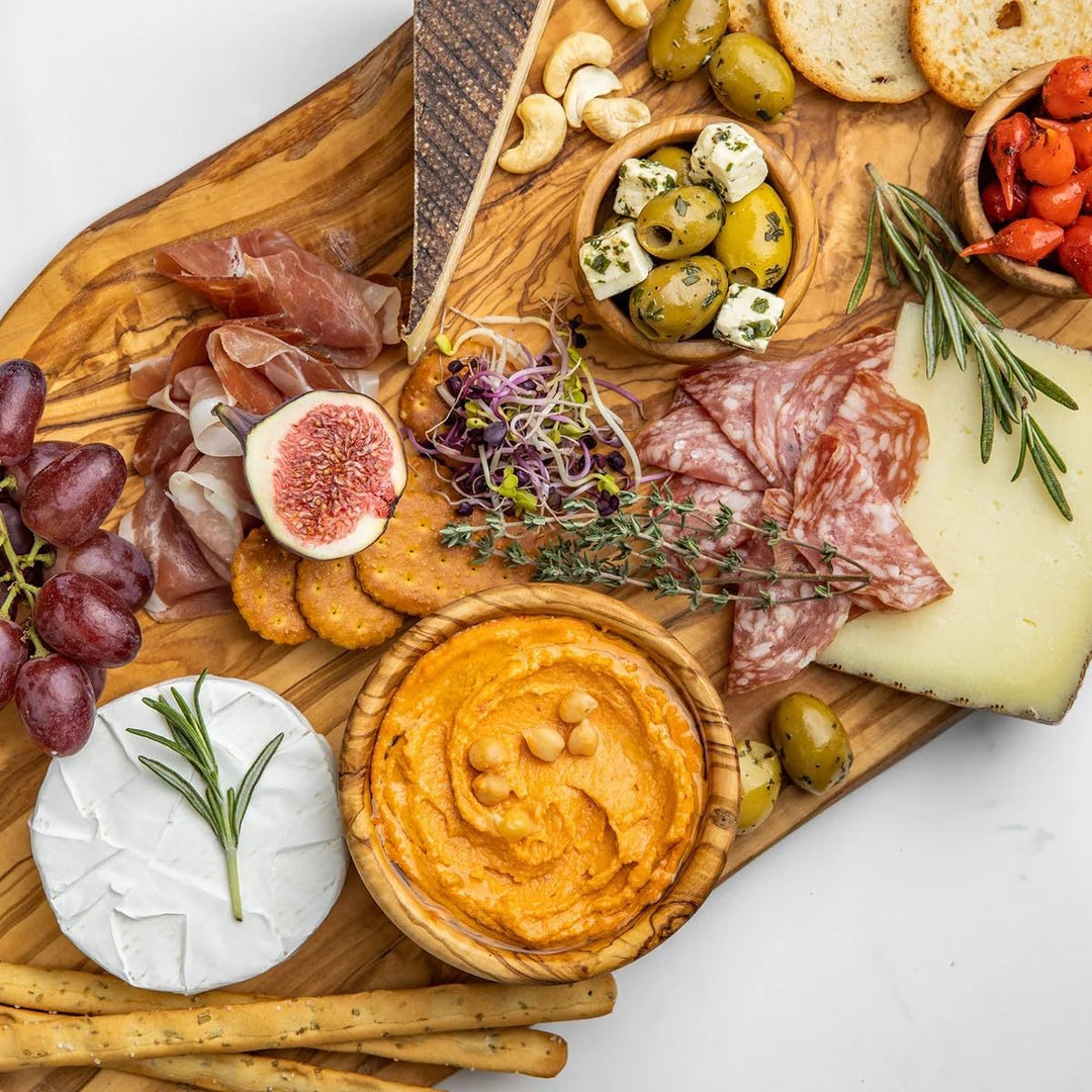 SOLTAKO Olivenholz Geschenksset ideal für Tapas und Brotzeit Bundles Catania 45cm + Hummus Lover 2er