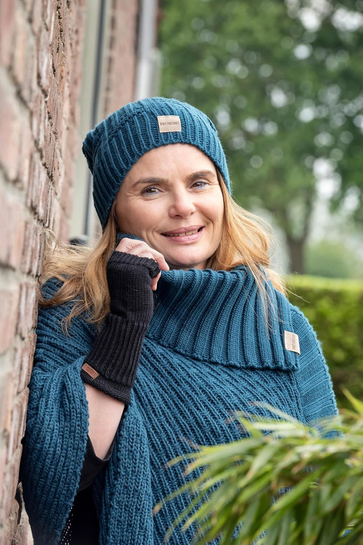 KNIT FACTORY - Nicky Gestrickter Poncho - Damen Strickponcho mit Kragen - Mit Wolle - Hochwertige Qu